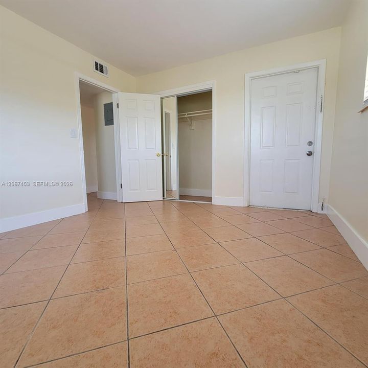 For Rent: $2,000 (2 beds, 1 baths, 3416 Square Feet)