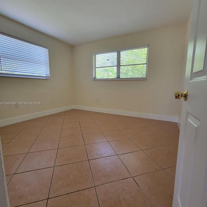 For Rent: $2,000 (2 beds, 1 baths, 3416 Square Feet)