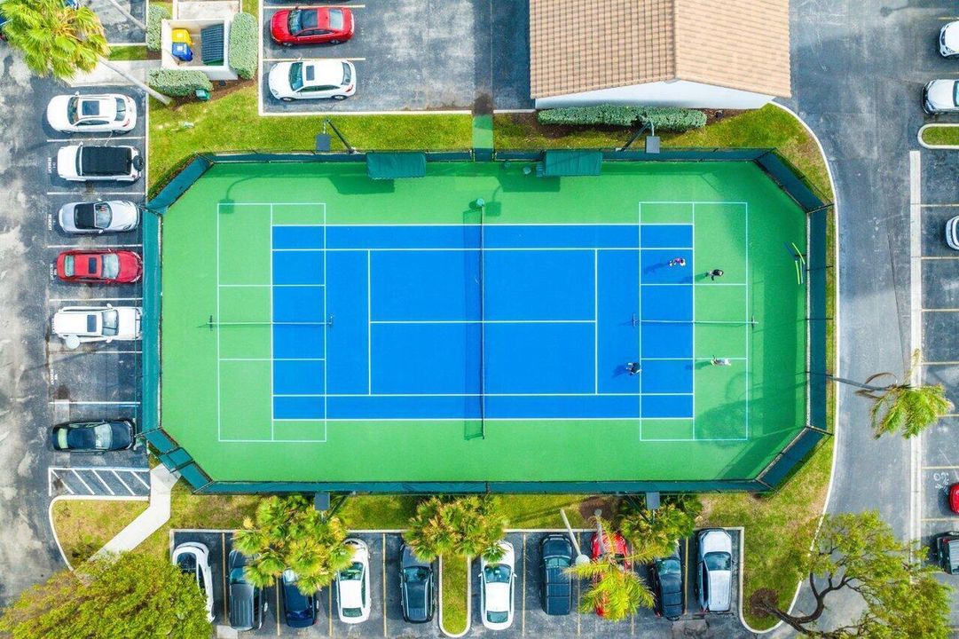 HBC overhead tennis