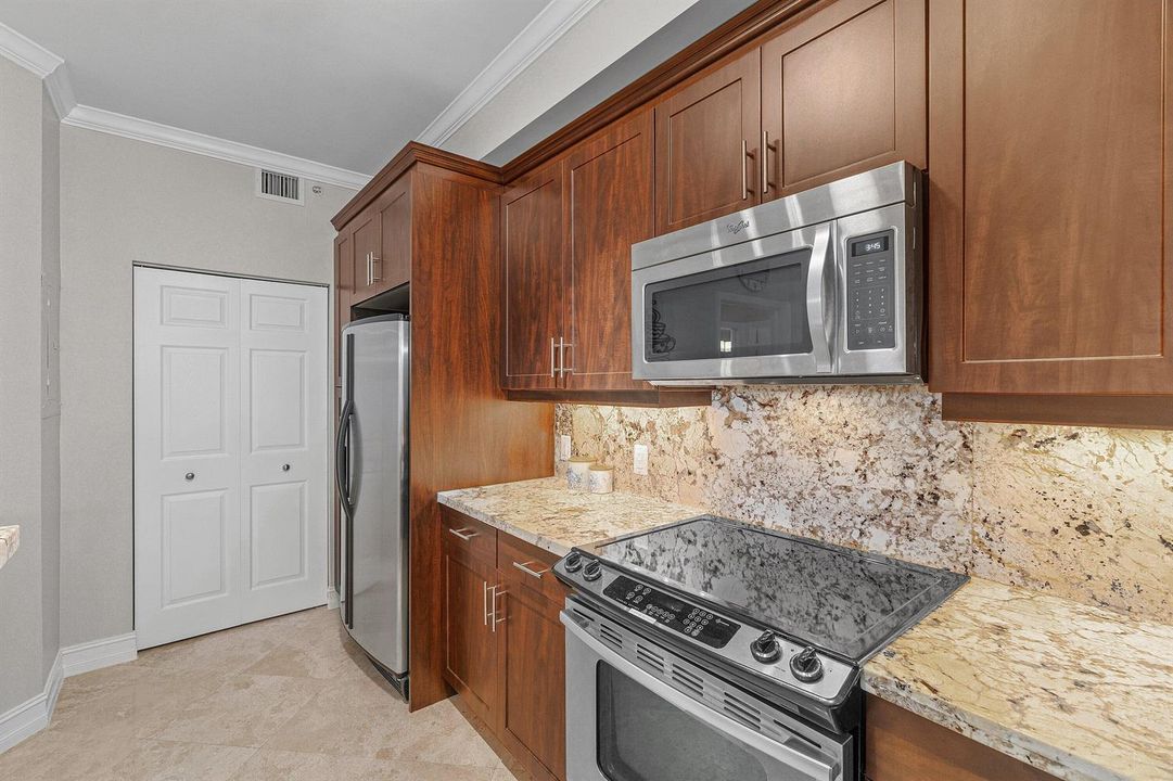 009-3606SouthOceanBoulevard-105-Highland