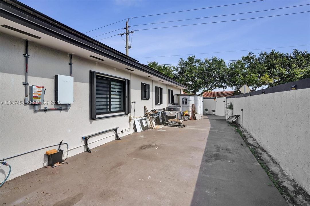 For Sale: $680,000 (3 beds, 2 baths, 1733 Square Feet)