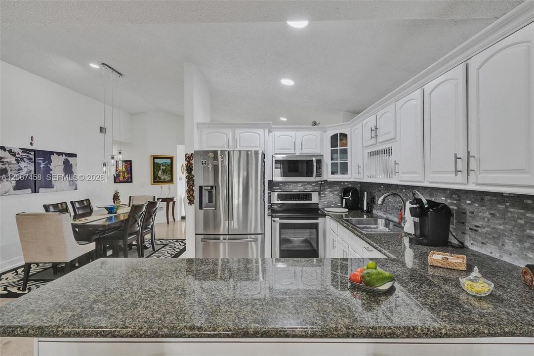 For Sale: $680,000 (3 beds, 2 baths, 1733 Square Feet)