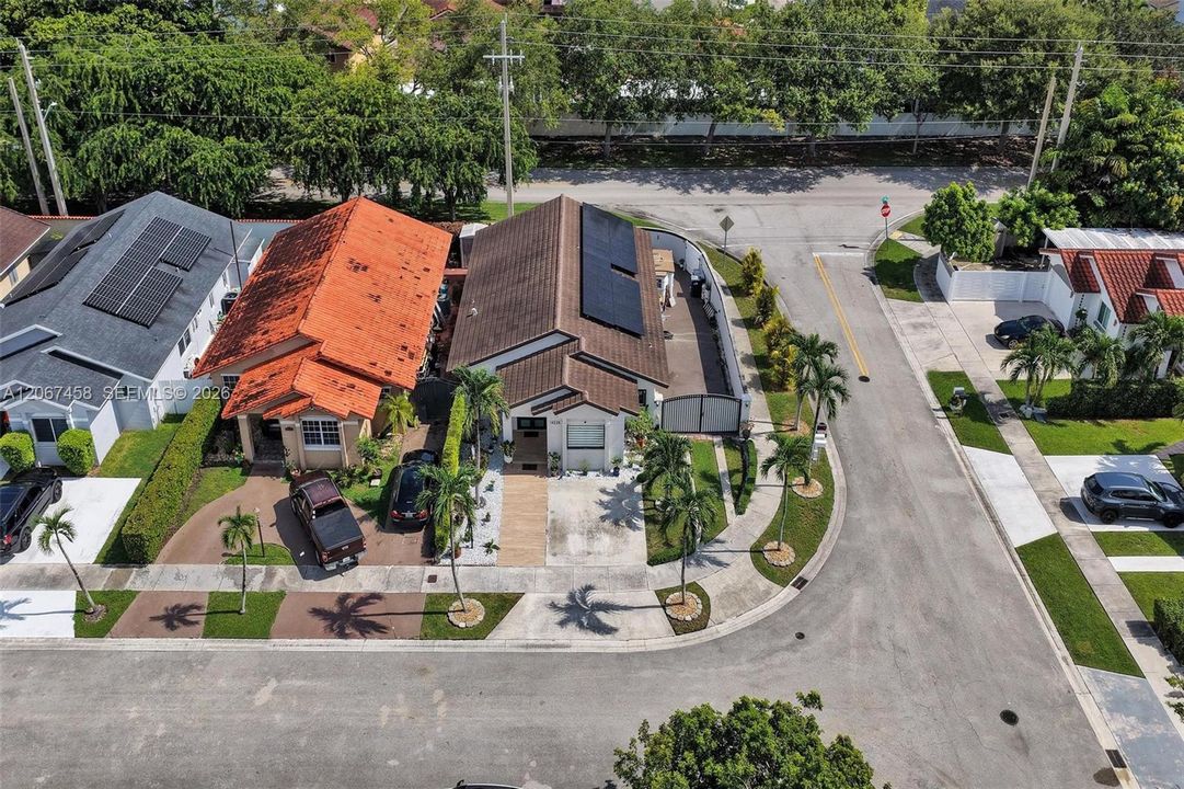 For Sale: $680,000 (3 beds, 2 baths, 1733 Square Feet)