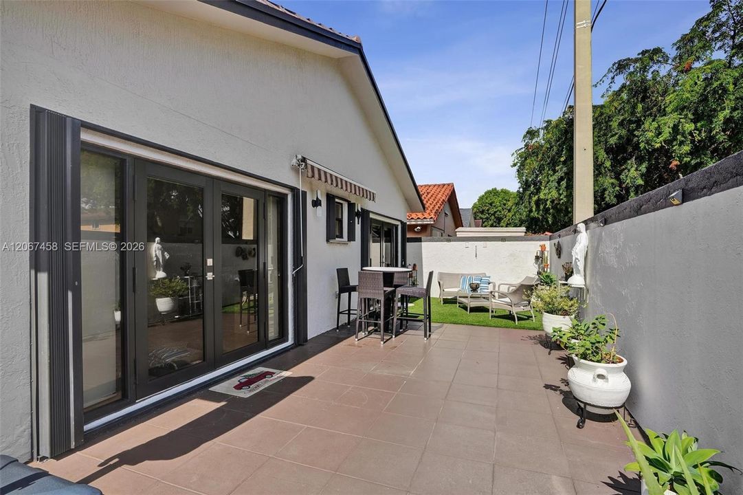For Sale: $680,000 (3 beds, 2 baths, 1733 Square Feet)