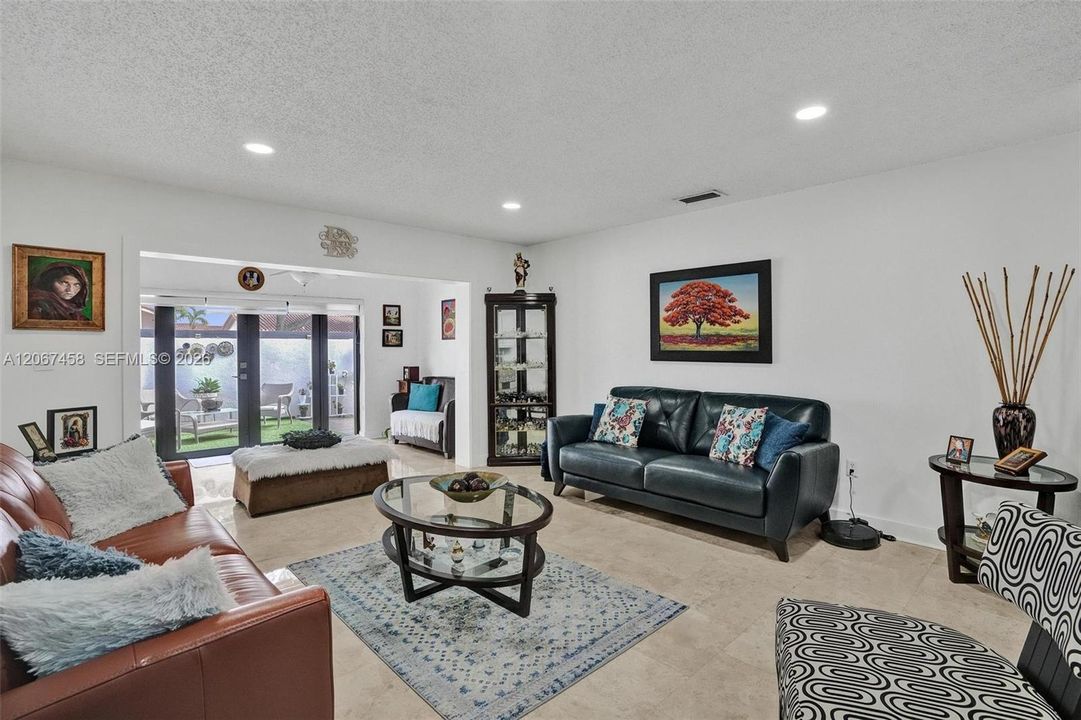 For Sale: $680,000 (3 beds, 2 baths, 1733 Square Feet)