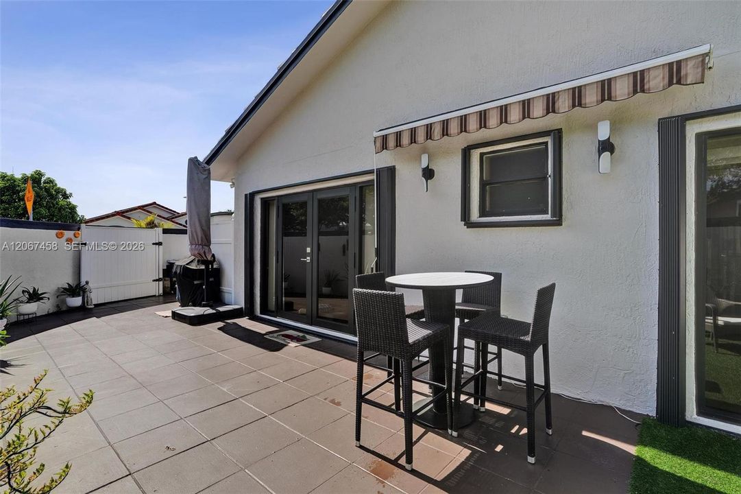 For Sale: $680,000 (3 beds, 2 baths, 1733 Square Feet)