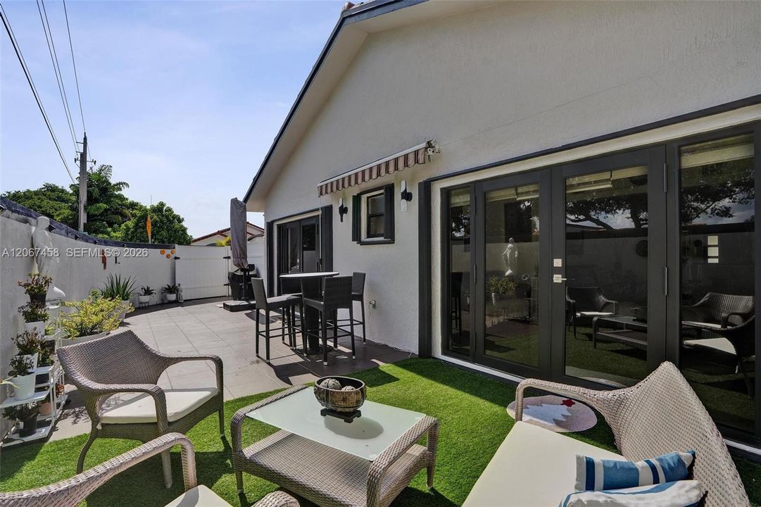 For Sale: $680,000 (3 beds, 2 baths, 1733 Square Feet)