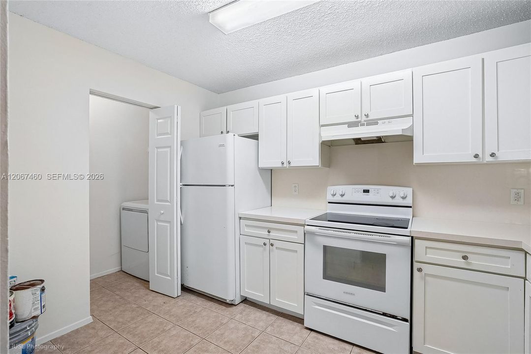 For Sale: $250,000 (2 beds, 2 baths, 1114 Square Feet)