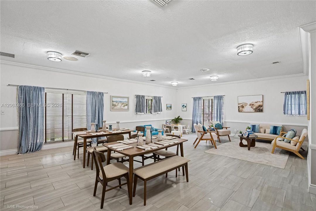 For Sale: $250,000 (2 beds, 2 baths, 1114 Square Feet)