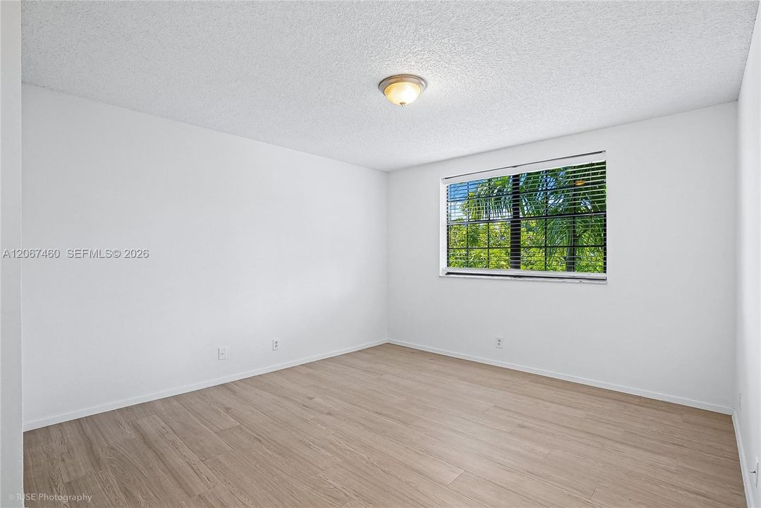 For Sale: $250,000 (2 beds, 2 baths, 1114 Square Feet)