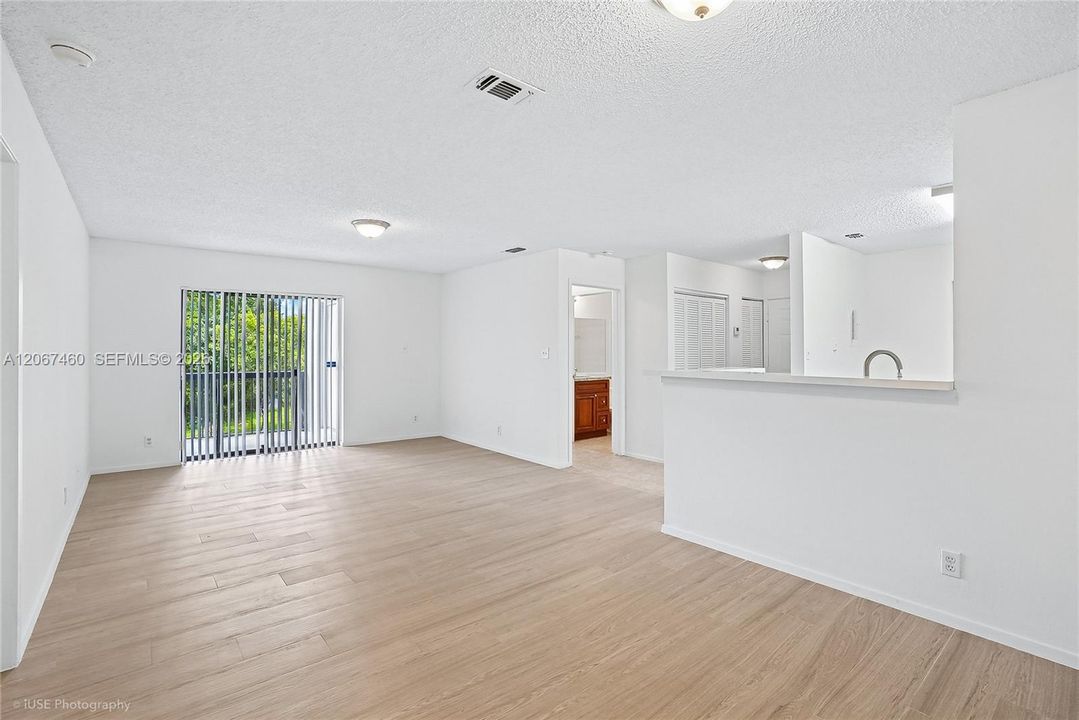 For Sale: $250,000 (2 beds, 2 baths, 1114 Square Feet)