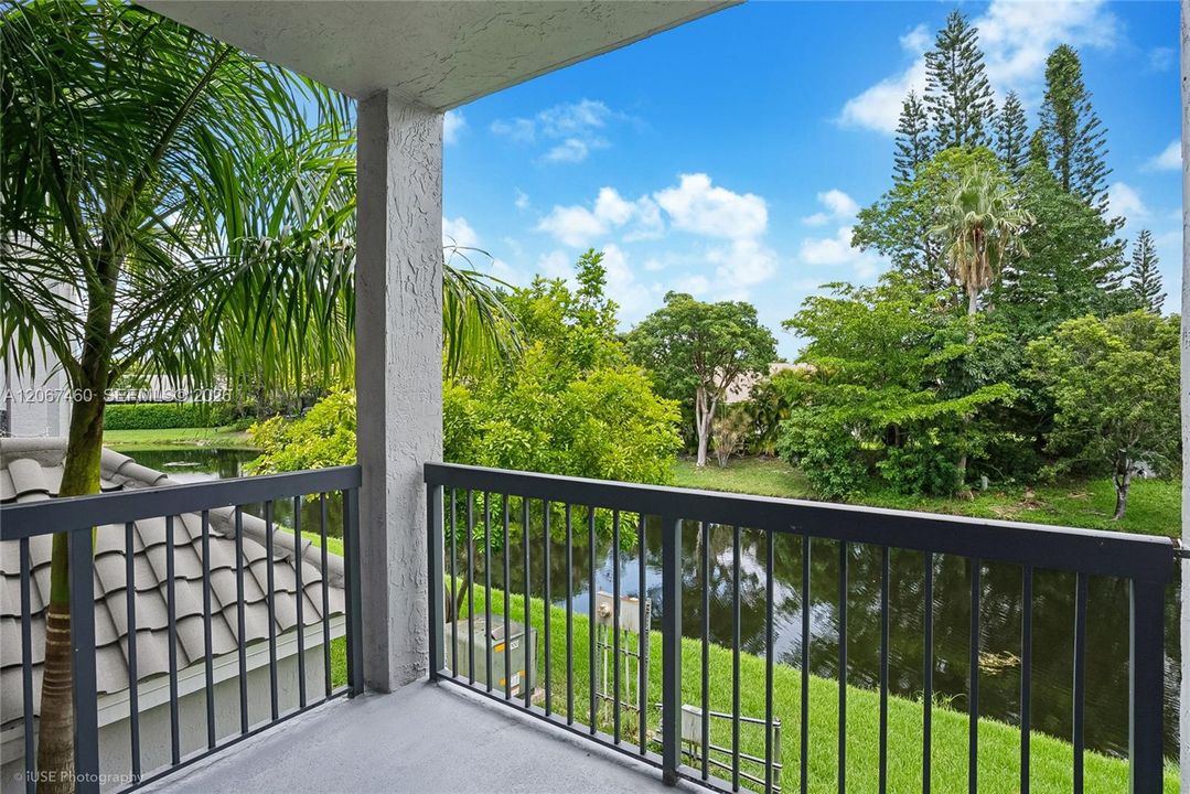 For Sale: $250,000 (2 beds, 2 baths, 1114 Square Feet)