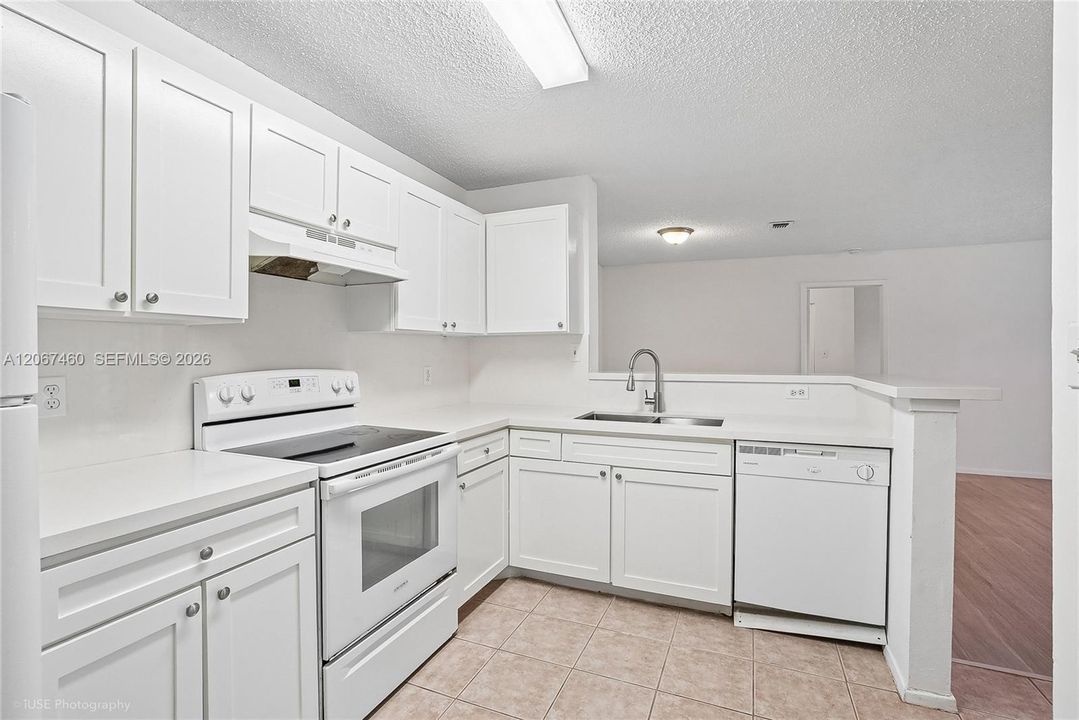 For Sale: $250,000 (2 beds, 2 baths, 1114 Square Feet)