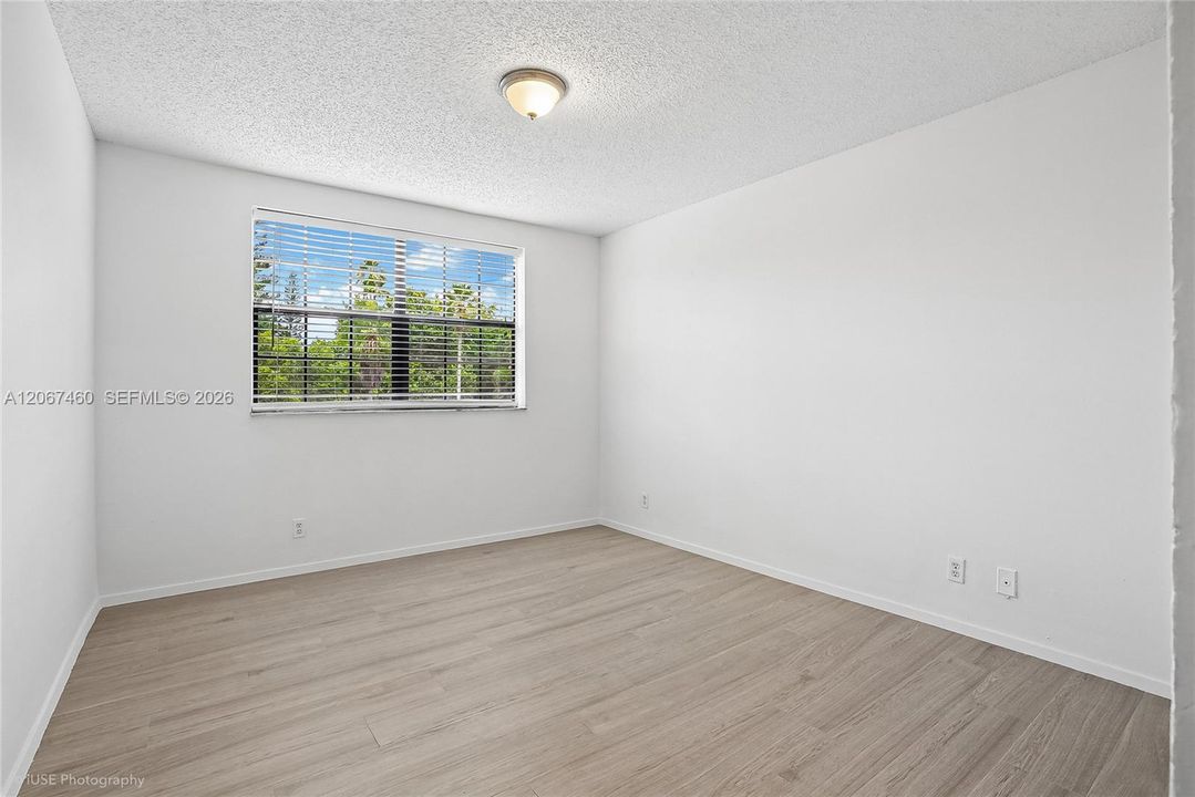 For Sale: $250,000 (2 beds, 2 baths, 1114 Square Feet)
