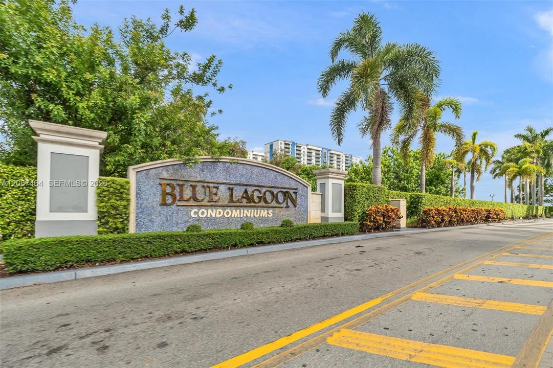 For Sale: $340,000 (2 beds, 2 baths, 787 Square Feet)