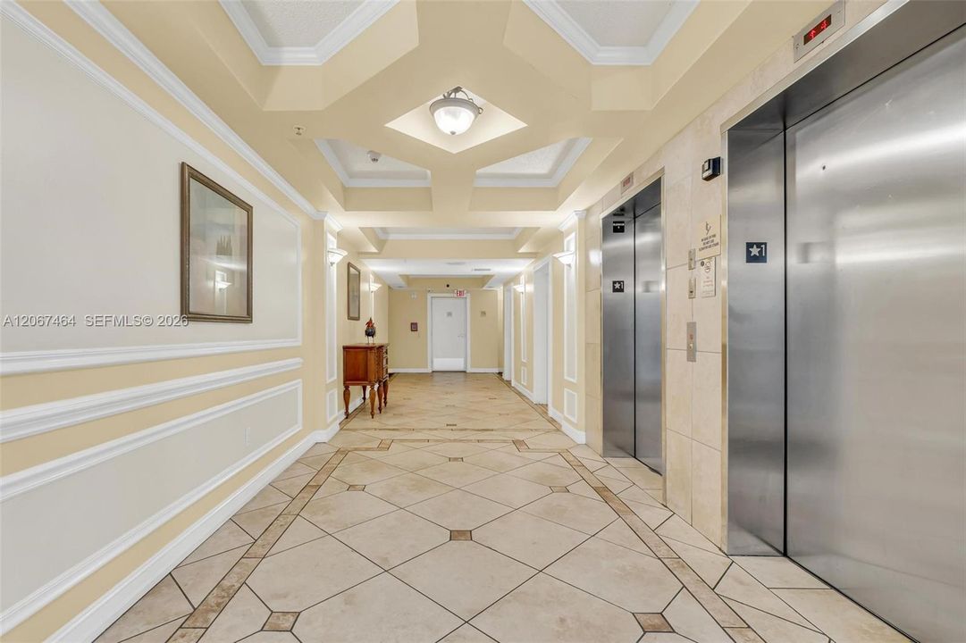 For Sale: $340,000 (2 beds, 2 baths, 787 Square Feet)
