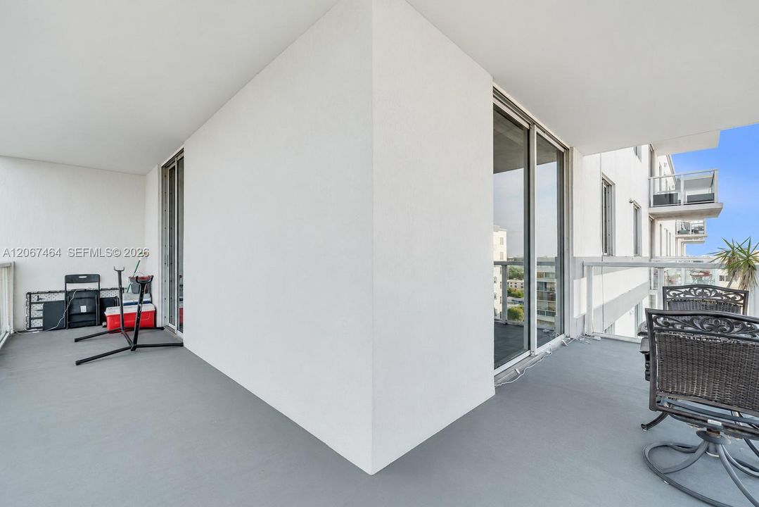 For Sale: $340,000 (2 beds, 2 baths, 787 Square Feet)