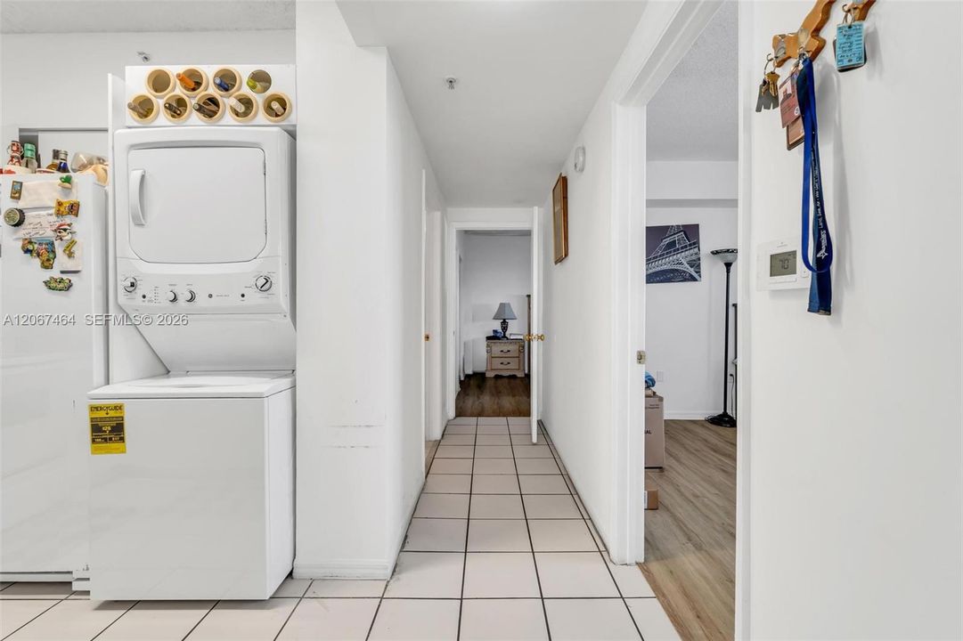 For Sale: $340,000 (2 beds, 2 baths, 787 Square Feet)