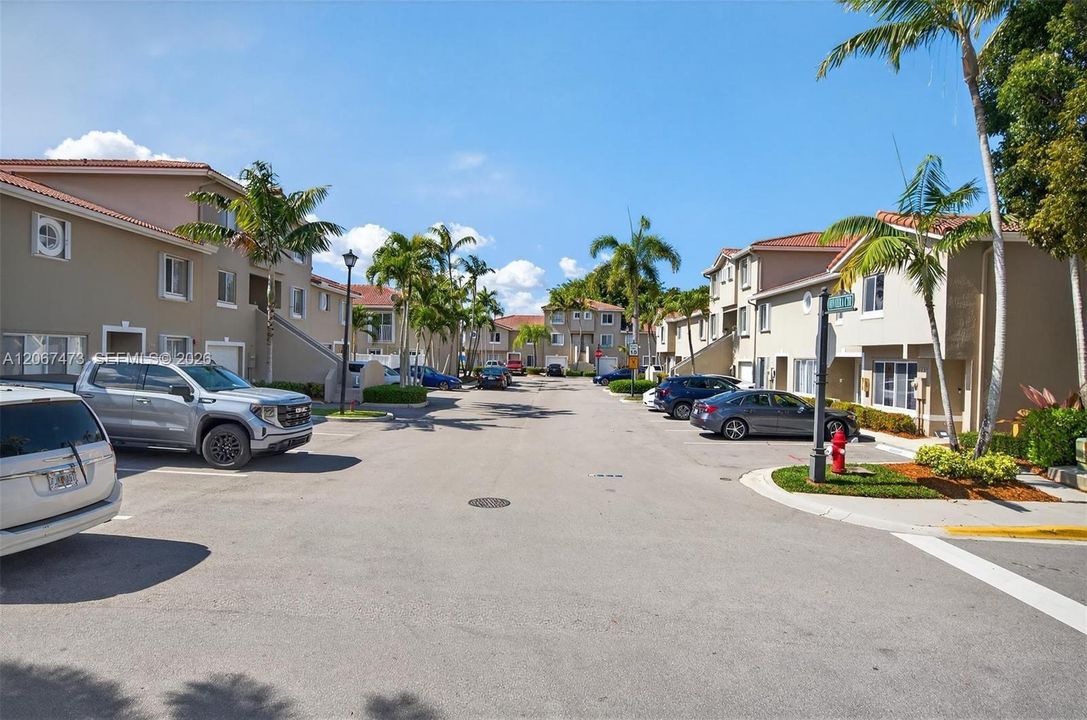 For Rent: $2,425 (2 beds, 2 baths, 1158 Square Feet)