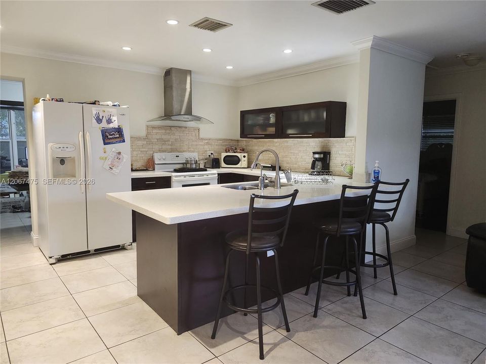 For Rent: $3,500 (3 beds, 2 baths, 1250 Square Feet)
