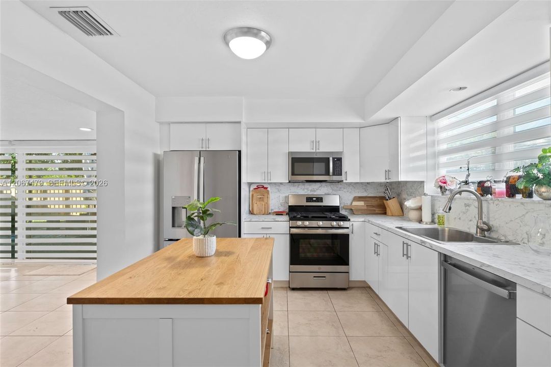 For Rent: $5,450 (4 beds, 3 baths, 2158 Square Feet)