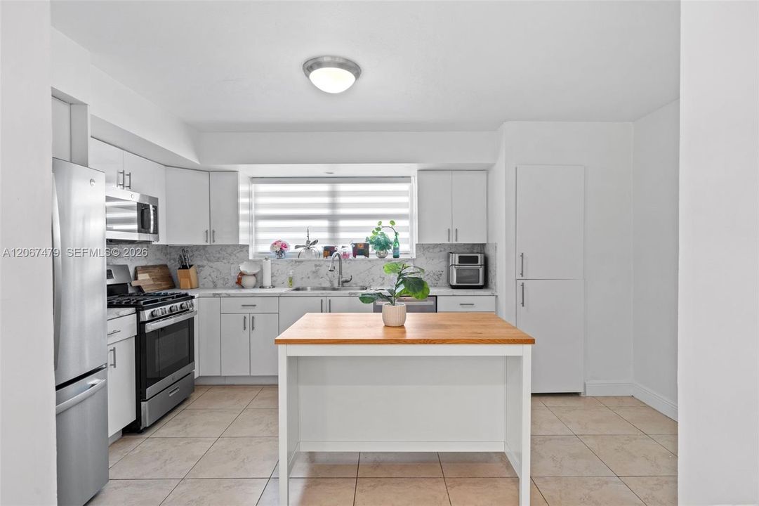 For Rent: $5,450 (4 beds, 3 baths, 2158 Square Feet)