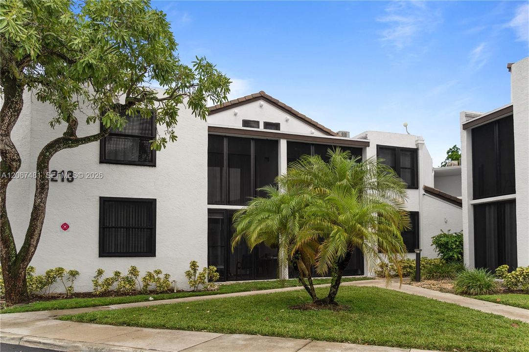En Venta: $168,000 (2 camas, 2 baños, 890 Pies cuadrados)