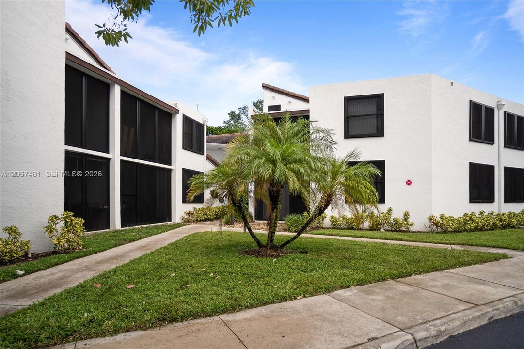 En Venta: $168,000 (2 camas, 2 baños, 890 Pies cuadrados)