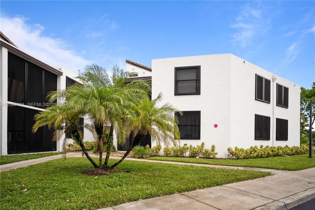 En Venta: $168,000 (2 camas, 2 baños, 890 Pies cuadrados)