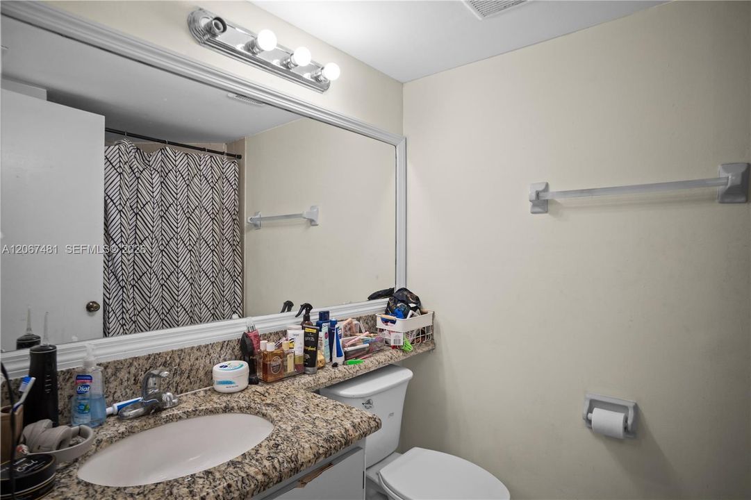 En Venta: $168,000 (2 camas, 2 baños, 890 Pies cuadrados)