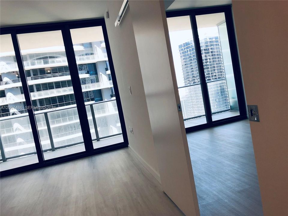 待售: $669,999 (1 贝兹, 1 浴室, 759 平方英尺)