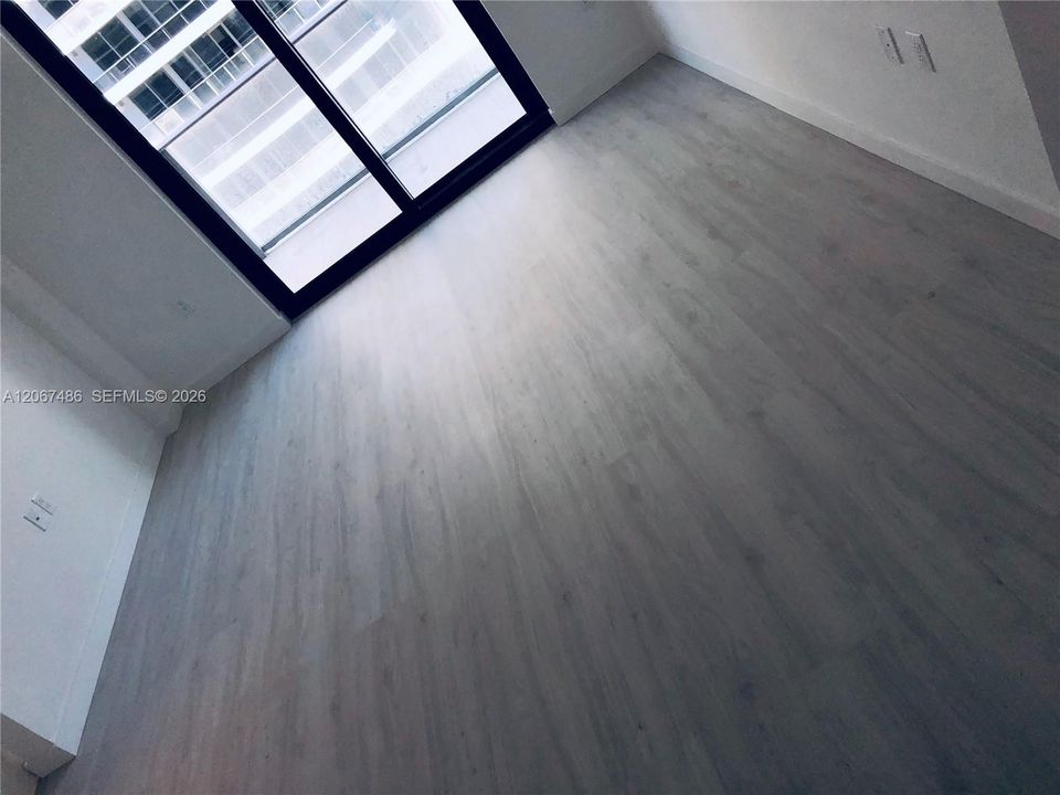 待售: $669,999 (1 贝兹, 1 浴室, 759 平方英尺)