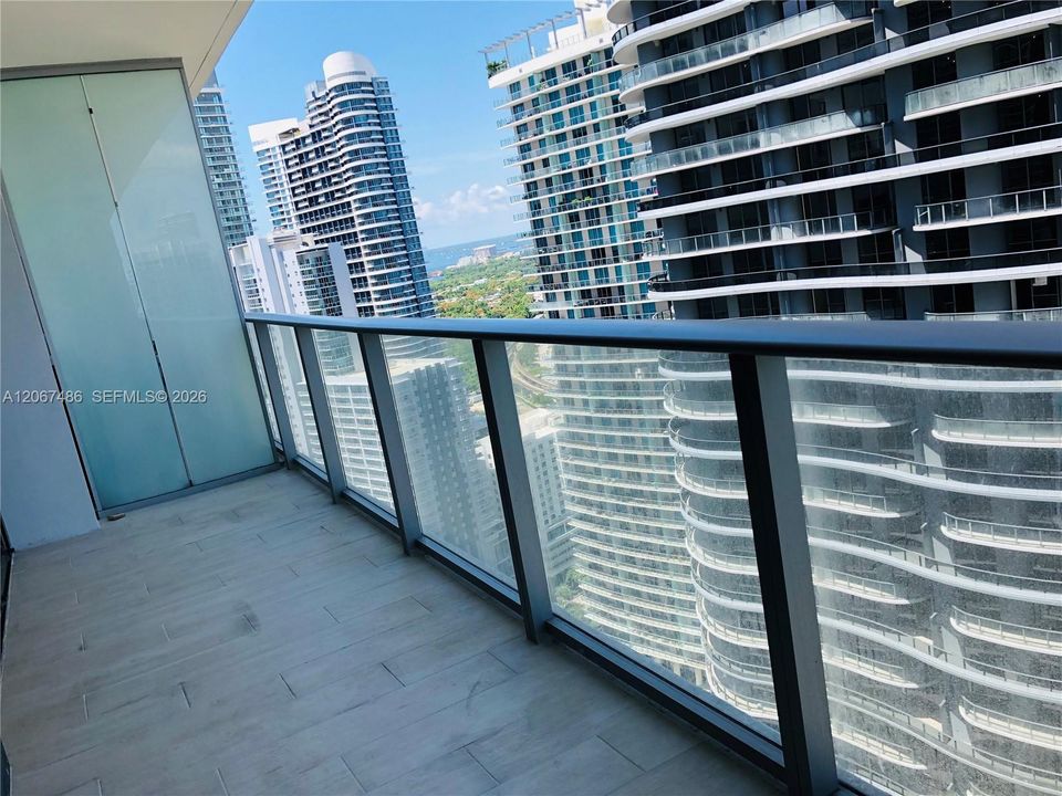 待售: $669,999 (1 贝兹, 1 浴室, 759 平方英尺)