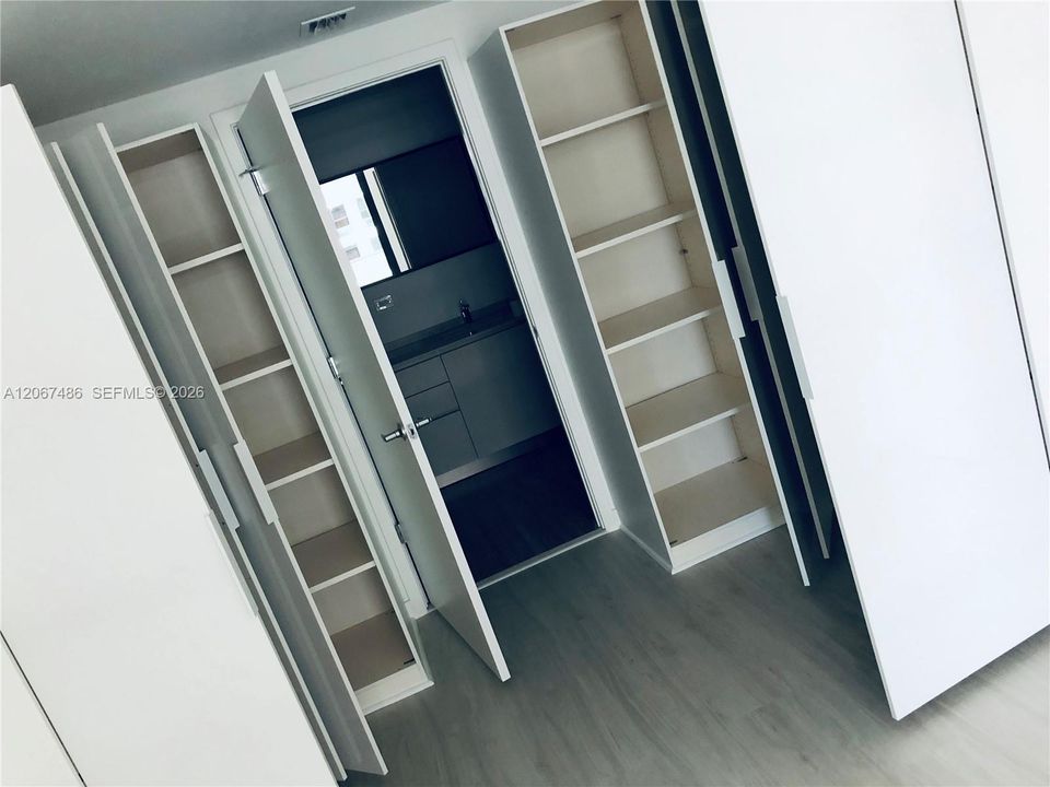 待售: $669,999 (1 贝兹, 1 浴室, 759 平方英尺)