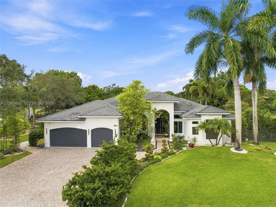 For Sale: $2,699,000 (5 beds, 3 baths, 3659 Square Feet)