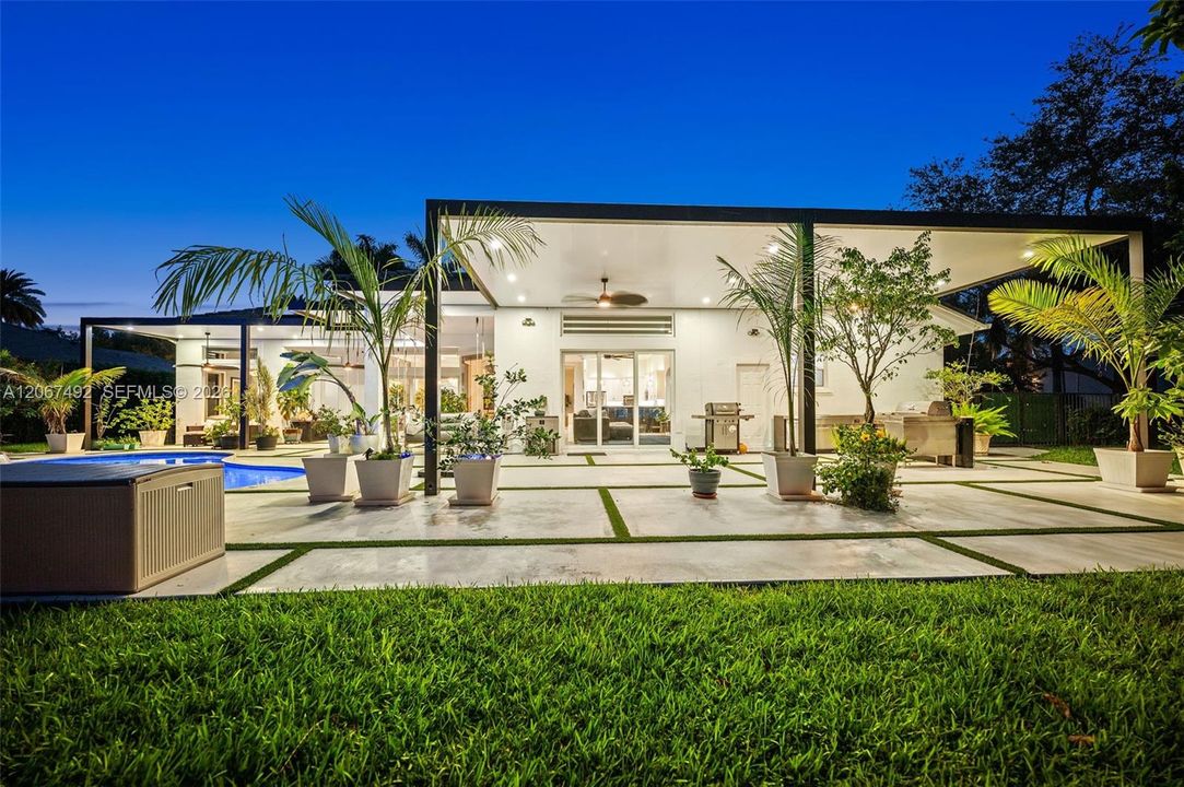 For Sale: $2,699,000 (5 beds, 3 baths, 3659 Square Feet)