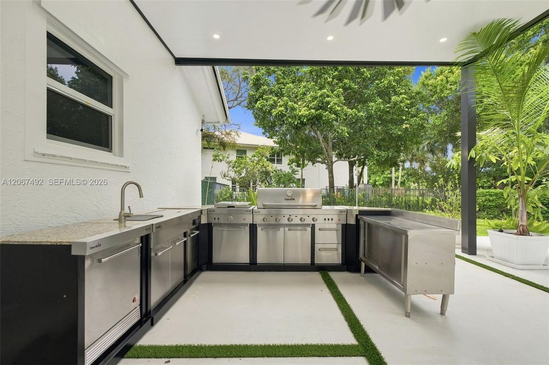 For Sale: $2,699,000 (5 beds, 3 baths, 3659 Square Feet)