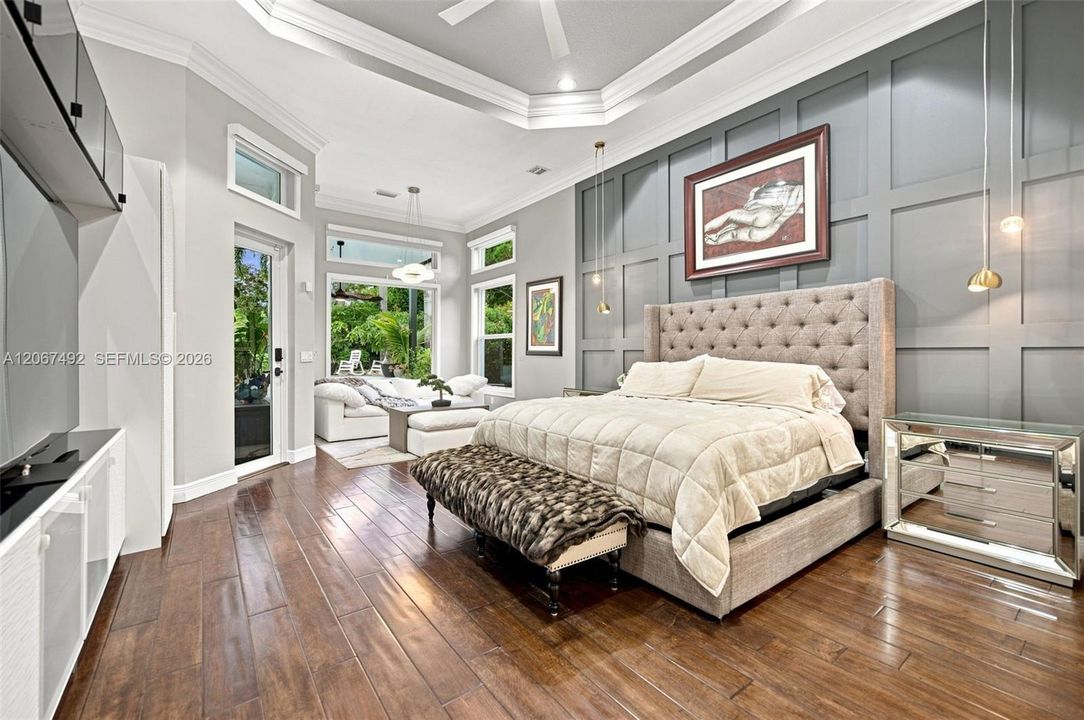 For Sale: $2,699,000 (5 beds, 3 baths, 3659 Square Feet)