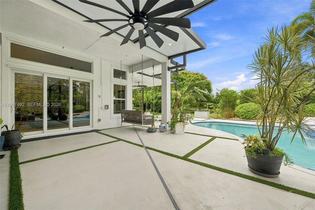For Sale: $2,699,000 (5 beds, 3 baths, 3659 Square Feet)