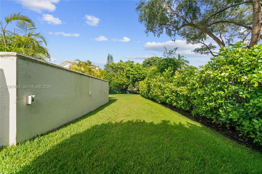 For Sale: $6,200,000 (6 beds, 6 baths, 5991 Square Feet)