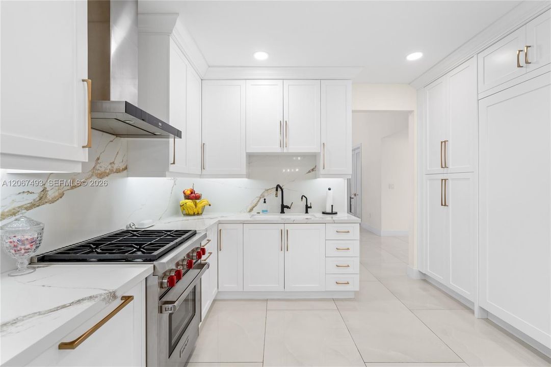 For Sale: $6,200,000 (6 beds, 6 baths, 5991 Square Feet)