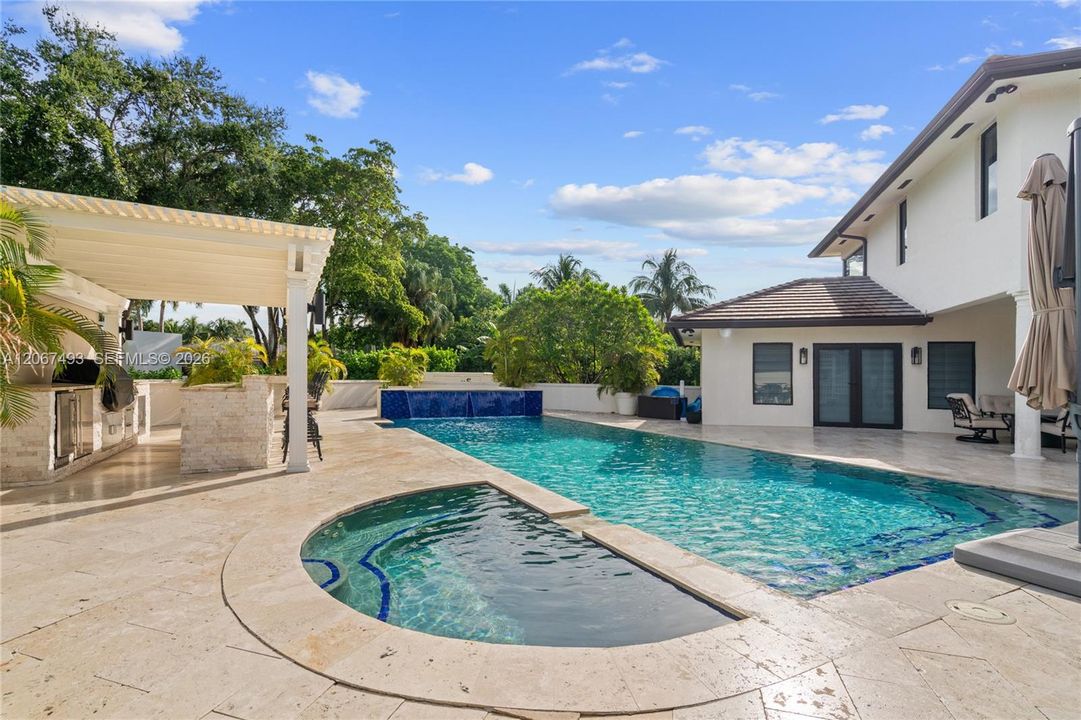 For Sale: $6,200,000 (6 beds, 6 baths, 5991 Square Feet)