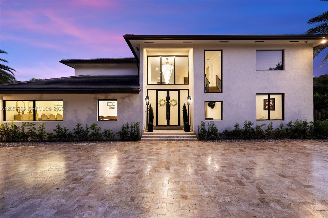 For Sale: $6,200,000 (6 beds, 6 baths, 5991 Square Feet)