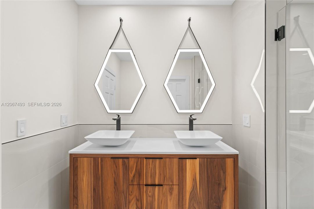 bathroom - primary suite #2
