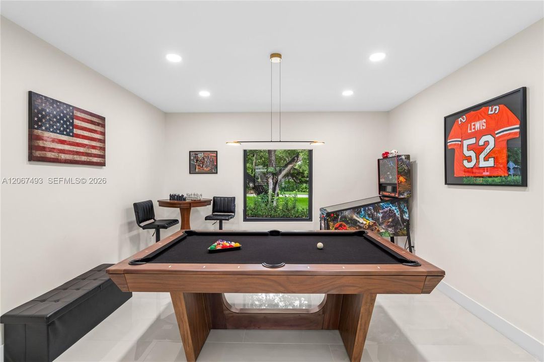 For Sale: $6,200,000 (6 beds, 6 baths, 5991 Square Feet)