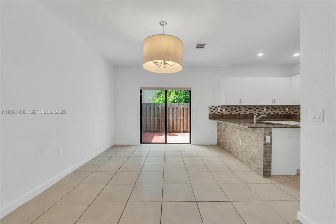 Recently Rented: $3,100 (3 beds, 2 baths, 1662 Square Feet)