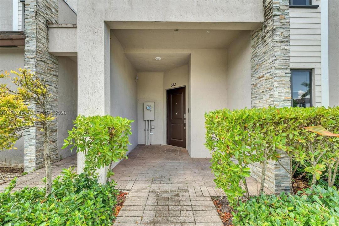 Recently Rented: $3,100 (3 beds, 2 baths, 1662 Square Feet)