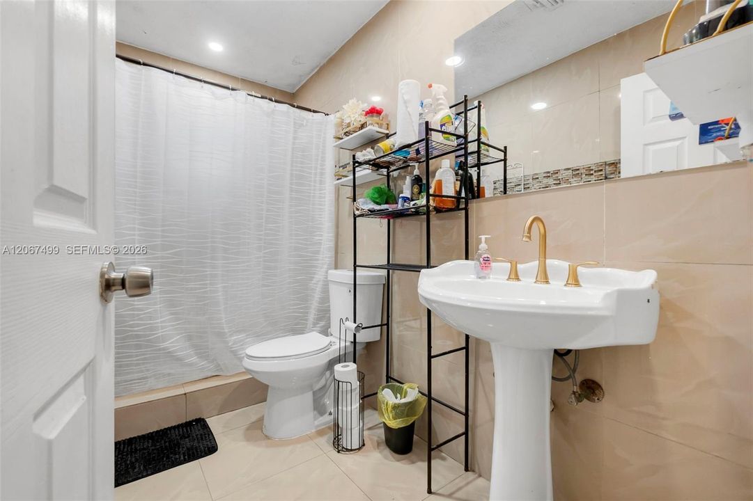 For Sale: $499,000 (3 beds, 2 baths, 1216 Square Feet)