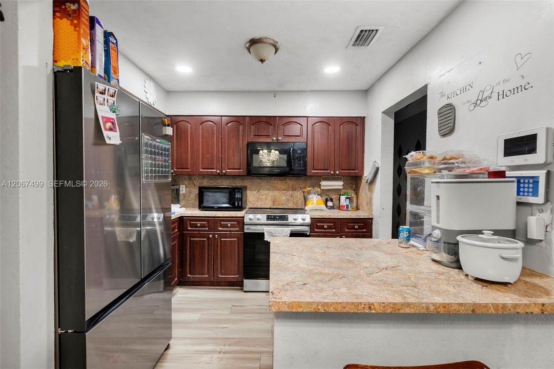 For Sale: $499,000 (3 beds, 2 baths, 1216 Square Feet)