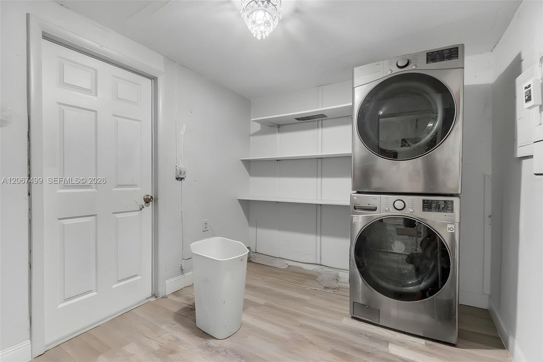 For Sale: $499,000 (3 beds, 2 baths, 1216 Square Feet)